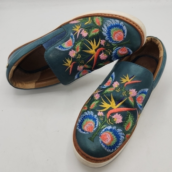 VÉLEZ Artisan Floral Embroidered Leather Sneakers Size 36 - Picture 7 of 16